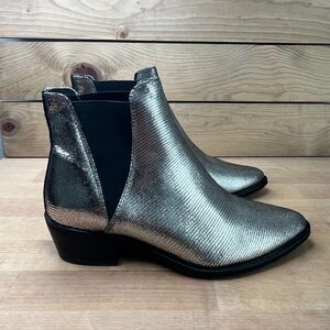 Steve Madden Leather Bootie Silver Metallic ANYML Womens size 6.5